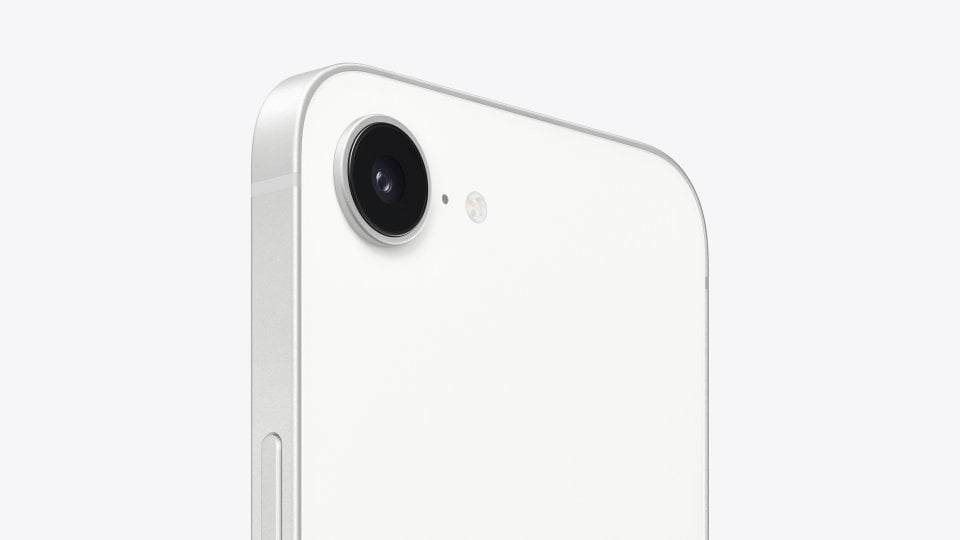 Apple iPhone 16e 6