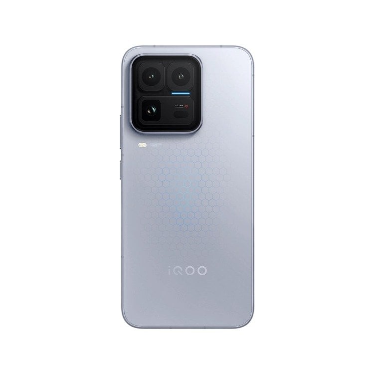 Vivo iQOO 15 Ultra 4