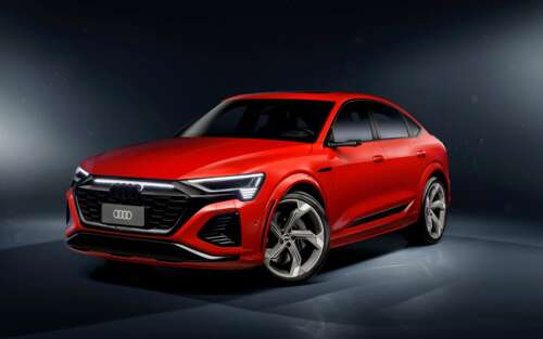 A high-performance Audi SQ8 luxury SUV featuring a modern and aerodynamic design. 7680x4800 free background images