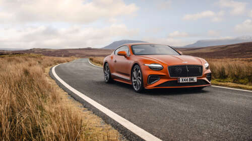 A vibrant orange Bentley Continental GT Speed showcasing its luxurious design and... 4K (Ultra HD) wallpaper images