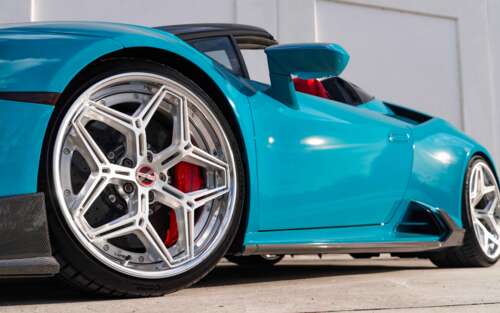 A detailed view of a Lamborghini Huracan Evo showcasing its aerodynamic body and... 7680x4800