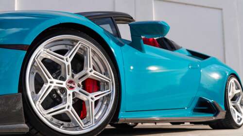 A detailed view of a Lamborghini Huracan Evo showcasing its aerodynamic body and... 4K (Ultra HD) background images hd