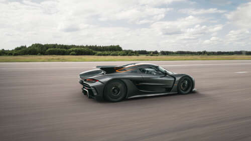 A high-performance Koenigsegg Jesko Absolut hypercar with sleek aerodynamic bodywork. 4K (Ultra HD) free wallpaper for computer