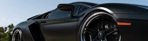 A high-resolution shot of a luxury Lamborghini supercar with a sleek, aerodynamic... Dual UHD desktop wallpaper