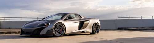 A high-performance McLaren supercar featuring sleek aerodynamic lines and a polished... Dual UHD high definition wallpaper