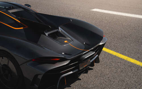 A sleek and aerodynamic Koenigsegg Jesko Absolut hypercar in a high-performance setting. 7680x4800 free hd wallpapers