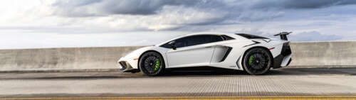 A sleek and powerful Lamborghini supercar featuring sharp lines and a high-gloss... Dual UHD free background images