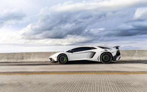 A sleek and powerful Lamborghini supercar featuring sharp lines and a high-gloss... 7680x4800 free background