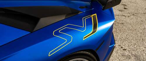 A sleek and powerful Lamborghini Aventador SVJ featuring its signature aerodynamic... UWUHD free hd wallpapers