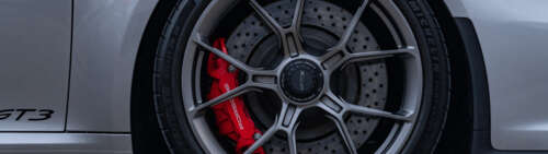 A high-performance Porsche GT3 RS sports car featuring aerodynamic bodywork and a... Dual UHD ps4 wallpaper