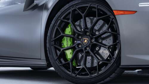 A high-performance Lamborghini Huracan sports car in a sharp, detailed view. 4K (Ultra HD) pictures for wallpaper