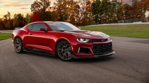 A close-up shot of a 2025 Chevrolet Camaro ZL1 parked on an asphalt road. free wallpaper