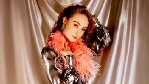 A detailed metallic-style portrait of American singer Chappell Roan. wallpaper