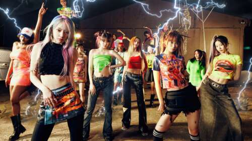 The members of LE SSERAFIM, including Sakura Miyawaki, Kim Chaewon, Huh Yunjin, Hong... hd background