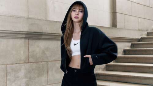 Lisa from Blackpink wearing Nike sportswear prepared for a 5K run ps4 wallpaper