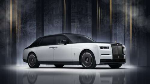 A highly detailed, high-resolution close-up of a luxurious Rolls-Royce Phantom Centenary... wallpaper download