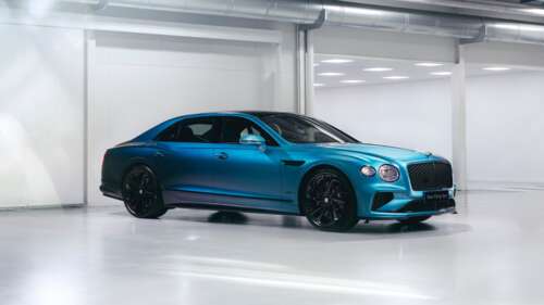 A detailed, high-resolution view of the 2025 Bentley Flying Spur Speed Mulliner edition,... free wallpaper