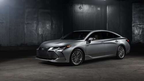 A close-up shot of a silver Toyota Avalon sedan with a metallic finish. 8K wallpaper for pc download