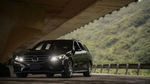 A glossy black Mercedes-Benz E-Class luxury sedan. 4K (Ultra HD)