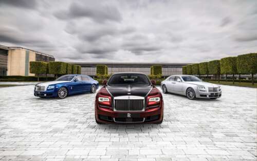 A high-end silver Rolls-Royce Ghost luxury sedan featuring a polished metallic finish. 7680x4800 free wallpaper for computer
