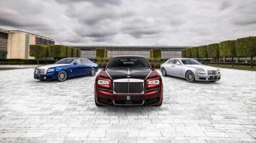 A high-end silver Rolls-Royce Ghost luxury sedan featuring a polished metallic finish. 8K free wallpaper