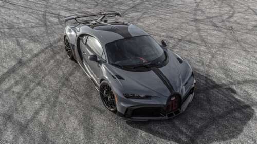 A polished silver Bugatti Chiron Pur Sport hypercar displaying its aerodynamic bodywork. 4K (Ultra HD) free background images