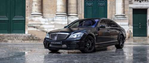A high-gloss black Mercedes-Benz S-Class luxury sedan featuring a sleek and premium... UWUHD wallpaper photo gallery download