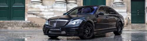 A high-gloss black Mercedes-Benz S-Class luxury sedan featuring a sleek and premium... Dual UHD high definition wallpaper