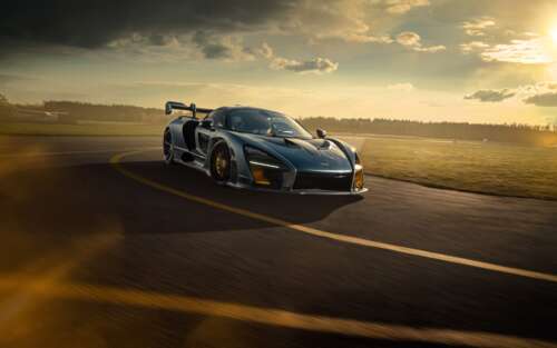 A high-performance McLaren Senna supercar featuring aggressive aerodynamic design... 7680x4800
