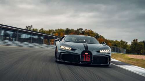 A close-up view of a Bugatti Chiron Pur Sport, featuring its sleek aerodynamic body... 8K wallpaper download