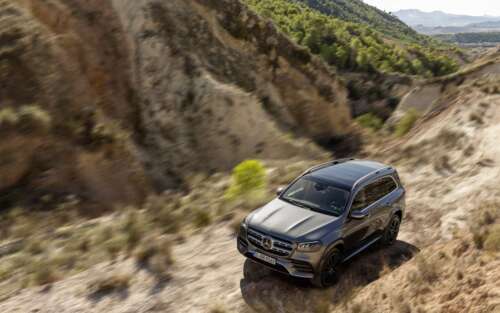 A high-quality view of a silver Mercedes-Benz GL-Class luxury SUV. 7680x4800 free hd wallpapers