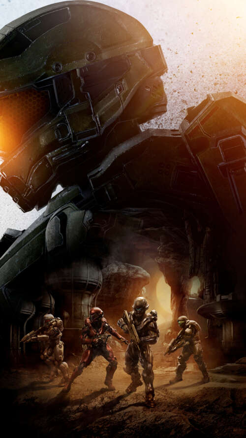 Master Chief wearing his signature green Mjolnir armor from the Halo 5: Guardians... hand phone wallpaper