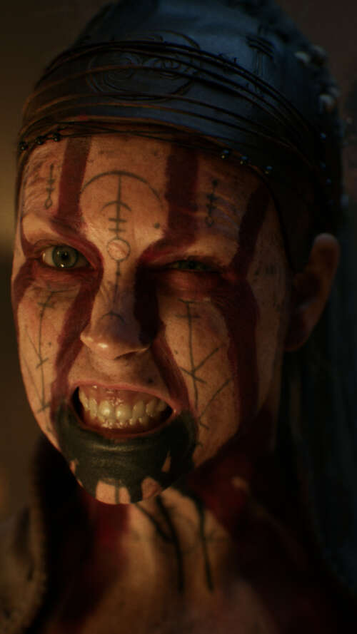 Un primo piano dettagliato di Senua, tratta dal videogioco Senua's Saga: Hellblade...