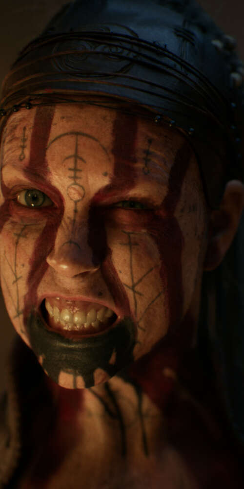 Un primo piano dettagliato di Senua, tratta dal videogioco Senua's Saga: Hellblade... Doogee Fire 3 Ultra
