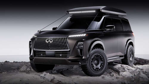 A high-contrast monochrome shot of a 2025 Infiniti QX80 against a dark background. free wallpaper