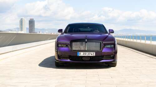 A high-resolution, detailed view of the luxurious Rolls-Royce Black Badge Spectre... wallpaper