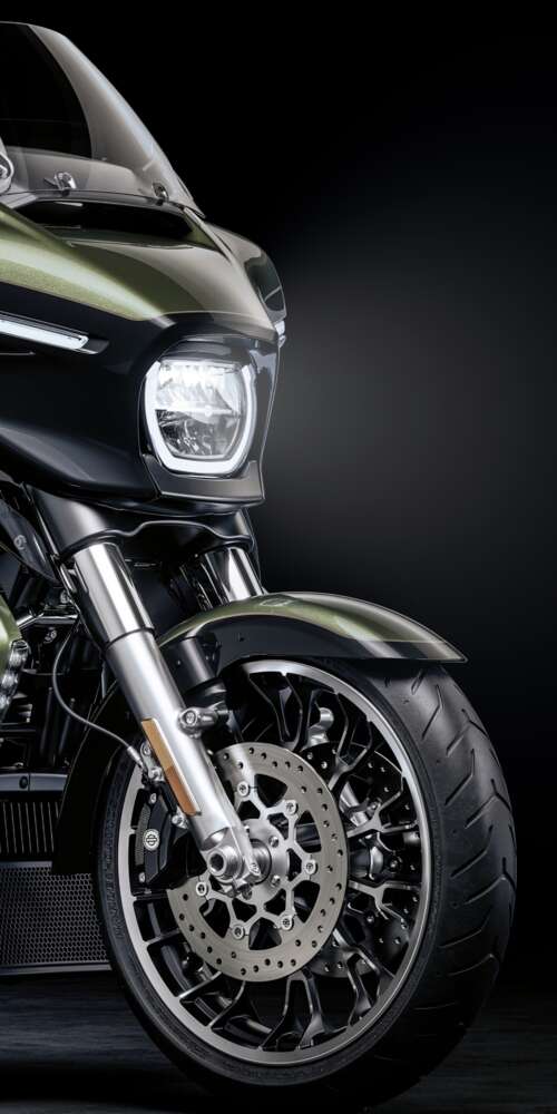 A high-detail view of a 2026 Harley-Davidson Street Glide cruiser motorcycle set... Doogee Fire 3 Ultra download free phone wallpaper