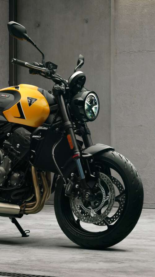 High-detail 5K render of the 2026 Triumph Trident 660 naked motorcycle featuring... Apple iPhone SE 2022 background images hd