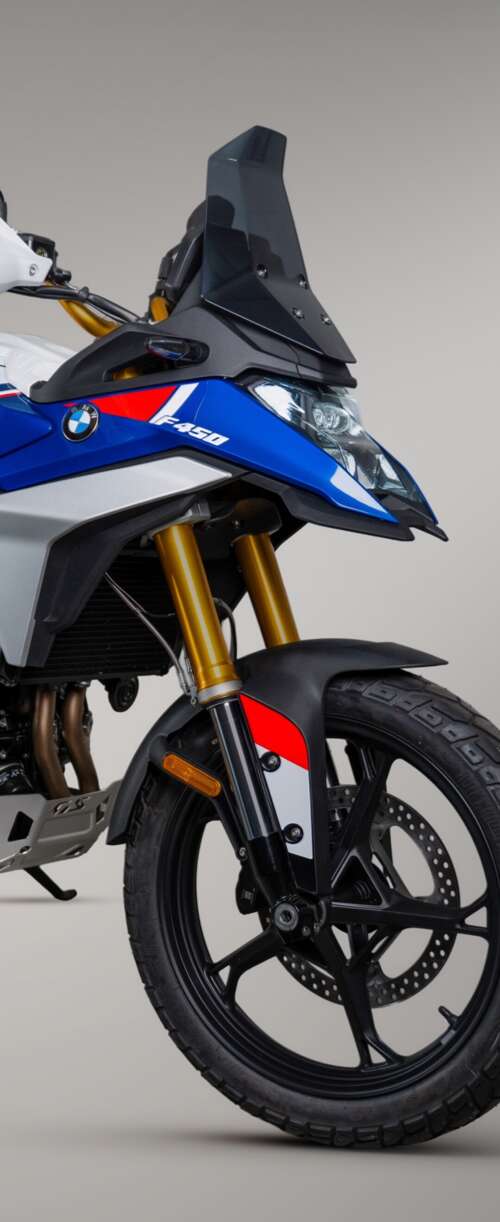 High-resolution display of advanced adventure motorcycles at the EICMA 2026 exhibition. Samsung Galaxy Z Flip7 FE
