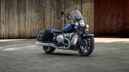 High-resolution close-up of the 2025 BMW R 18 Classic cruiser motorcycle with chrome... wallpaper