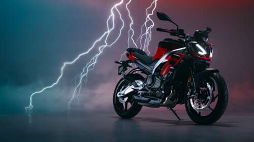A detailed view of the 2025 Aprilia Tuono 457 naked streetfighter motorcycle. wallpaper