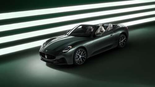 A highly detailed, 8K resolution view of the 2025 Maserati GranCabrio luxury convertible. wallpaper