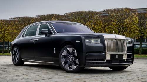 A cinematic, high-resolution view of the 2025 Rolls-Royce Phantom EWB luxury sedan. wallpaper