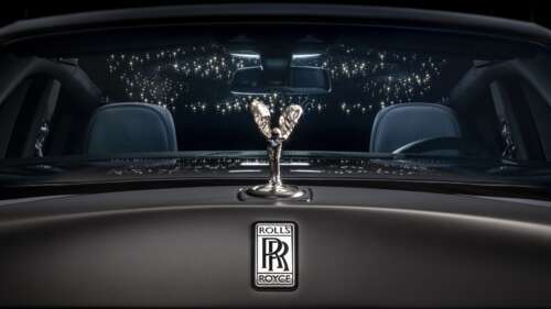 A high-resolution close-up of the Rolls-Royce Phantom's Spirit of Ecstasy ornament... wallpaper