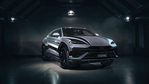 A luxurious Lamborghini Urus SE plug-in hybrid SUV featuring custom Ad Personam details... free wallpaper
