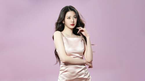 A high-definition portrait of K-pop idol Jang Wonyoung in a pastel purple aesthetic. wallpaper