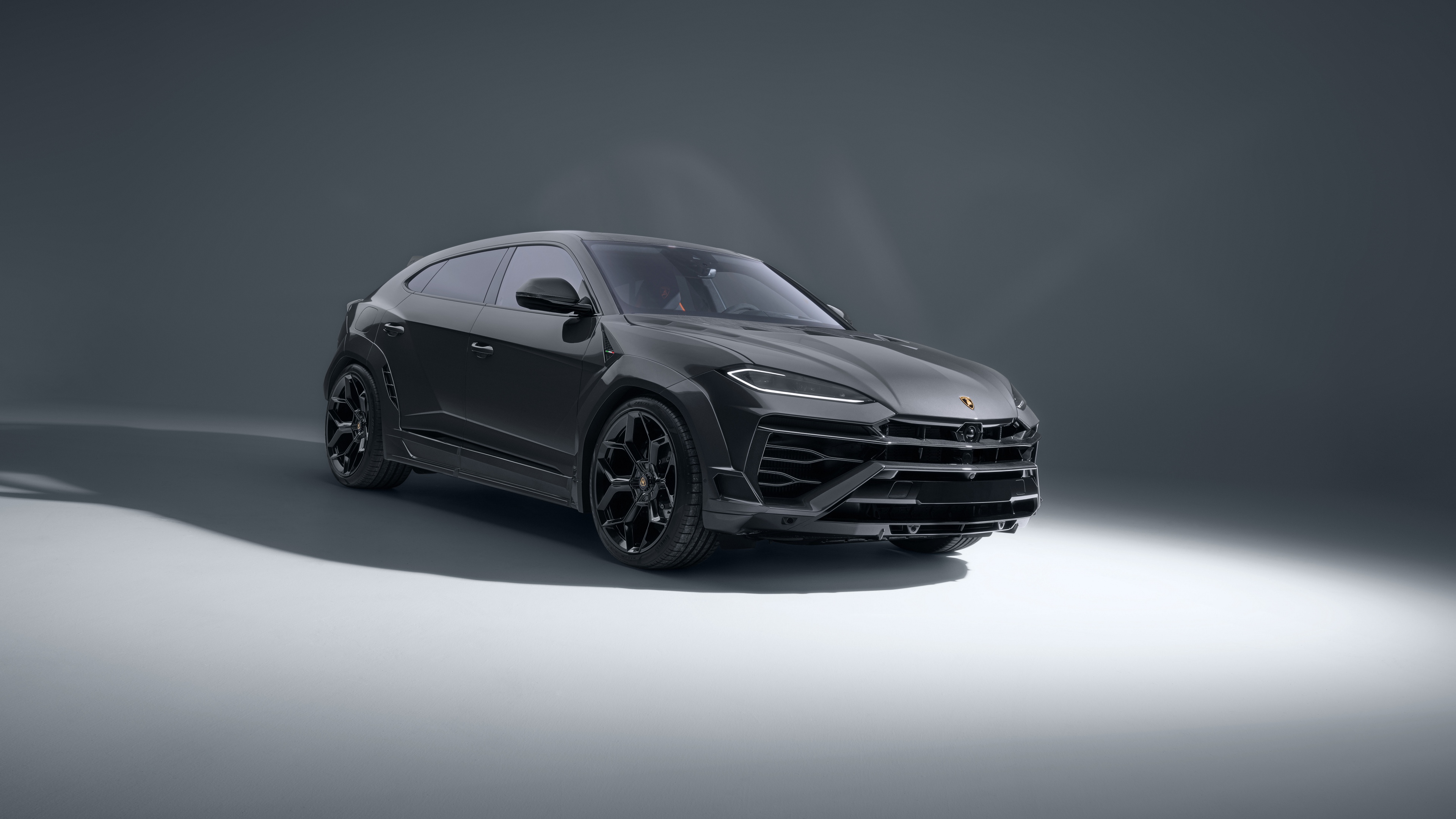 Close-up of a customized 2025 Lamborghini Urus SE by Novitec featuring aerodynamic carbon fiber upgrades and a sleek modern finish.