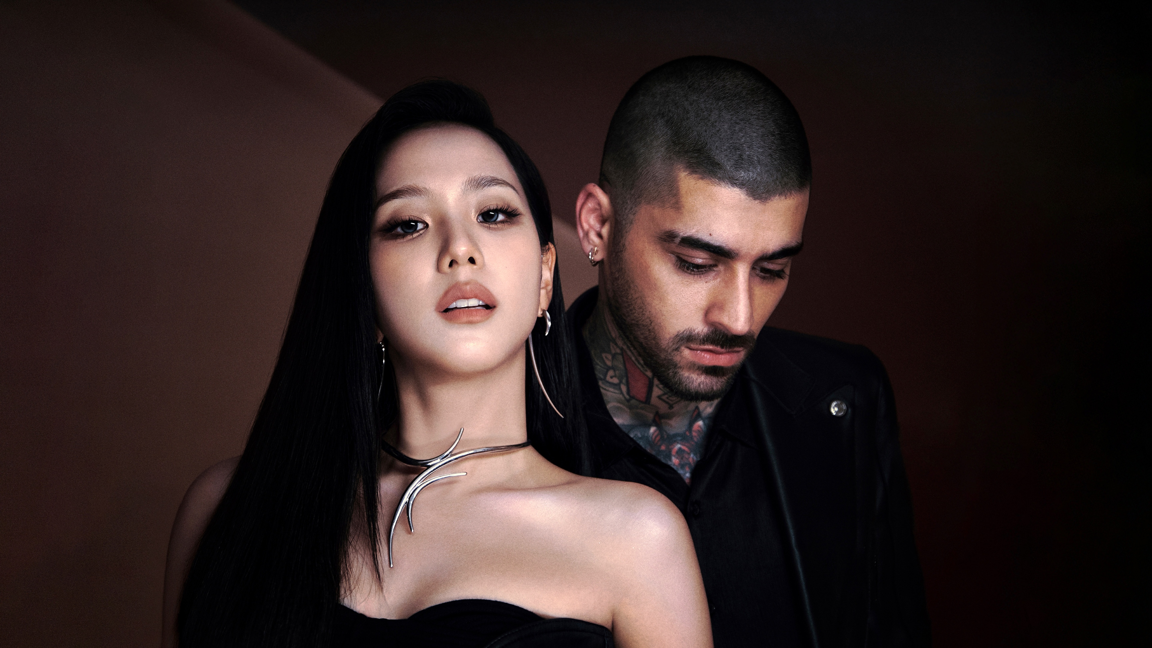 A high-definition 5K portrait showcasing the artistic fusion of BLACKPINK's Jisee and singer Zayn Malik.