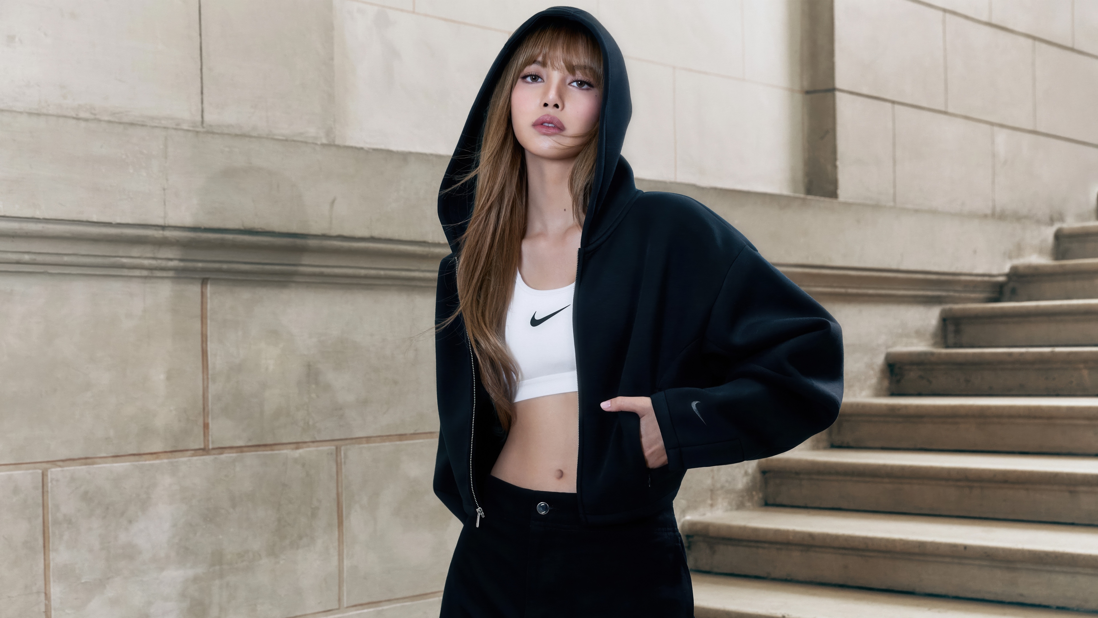 Lisa from Blackpink wearing Nike sportswear prepared for a 5K run