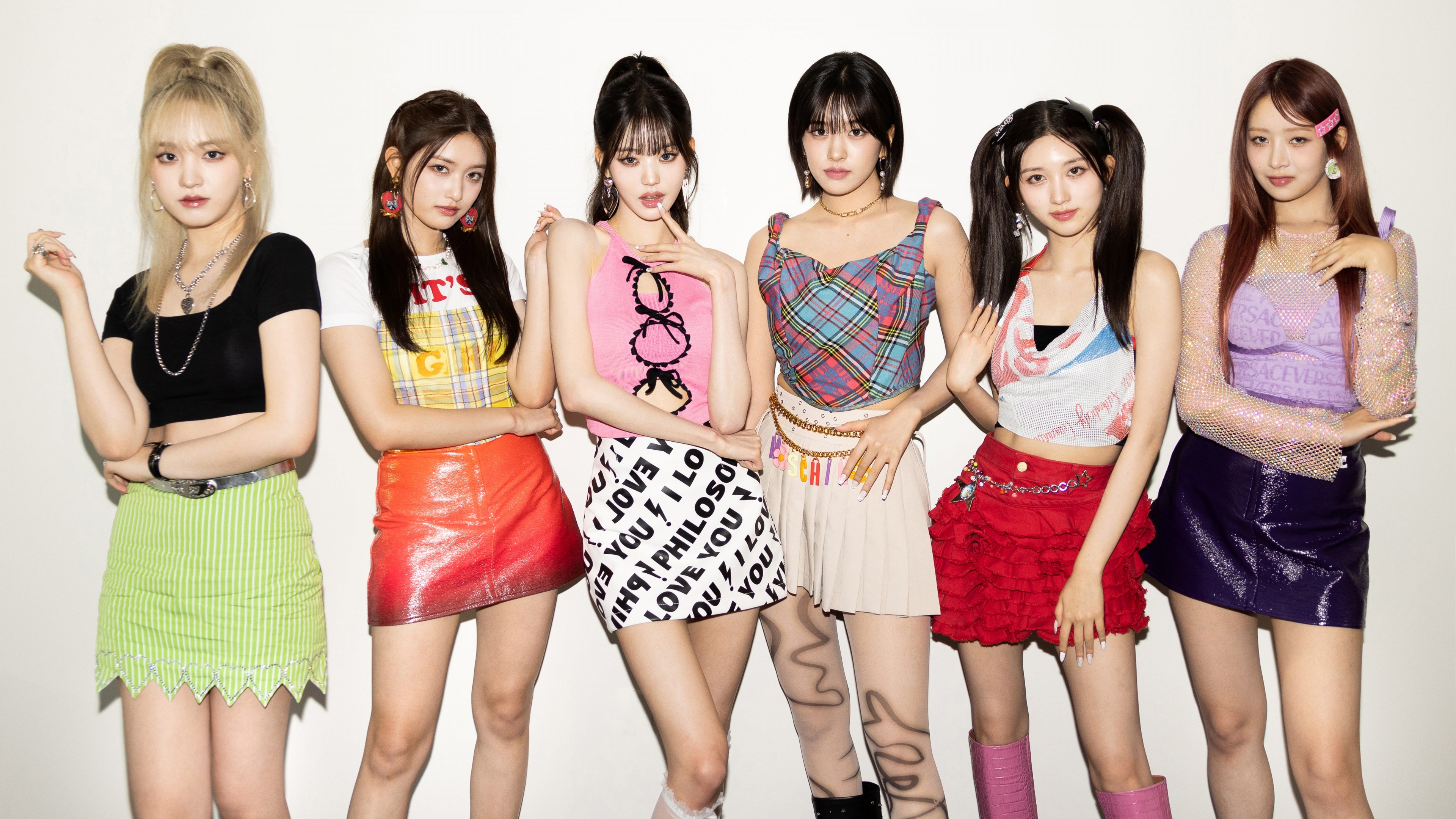 A high-quality group portrait of K-pop idols An Yujin, Gaeul, Rei, Jang Wonyoung, Liz, and Leeseo from the group IVE.
